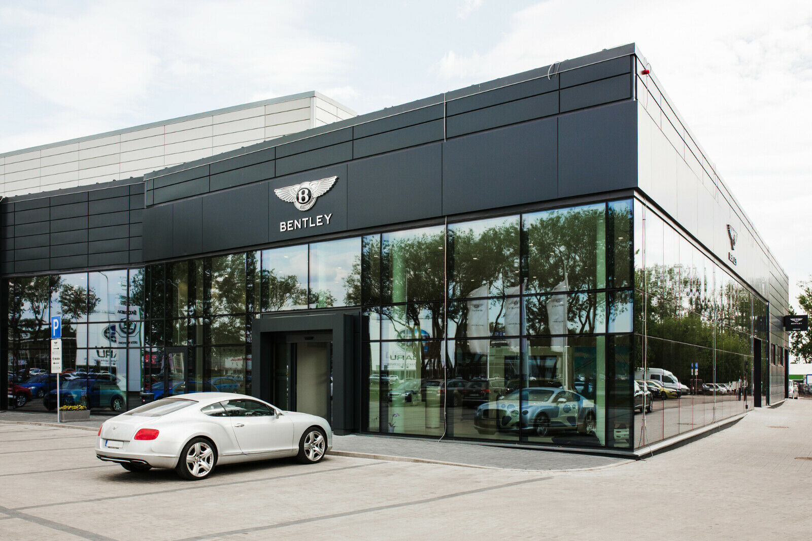Luxury & Sports Cars SE logo