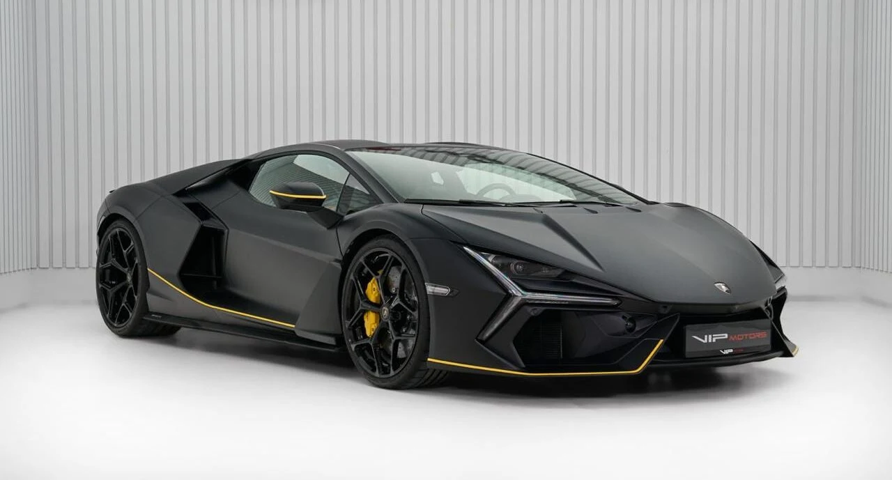 Car offered by VIP Motors, photographed by the seller.