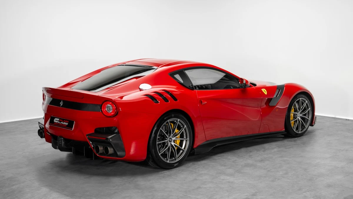 Ferrari F12tdf, 3/10
