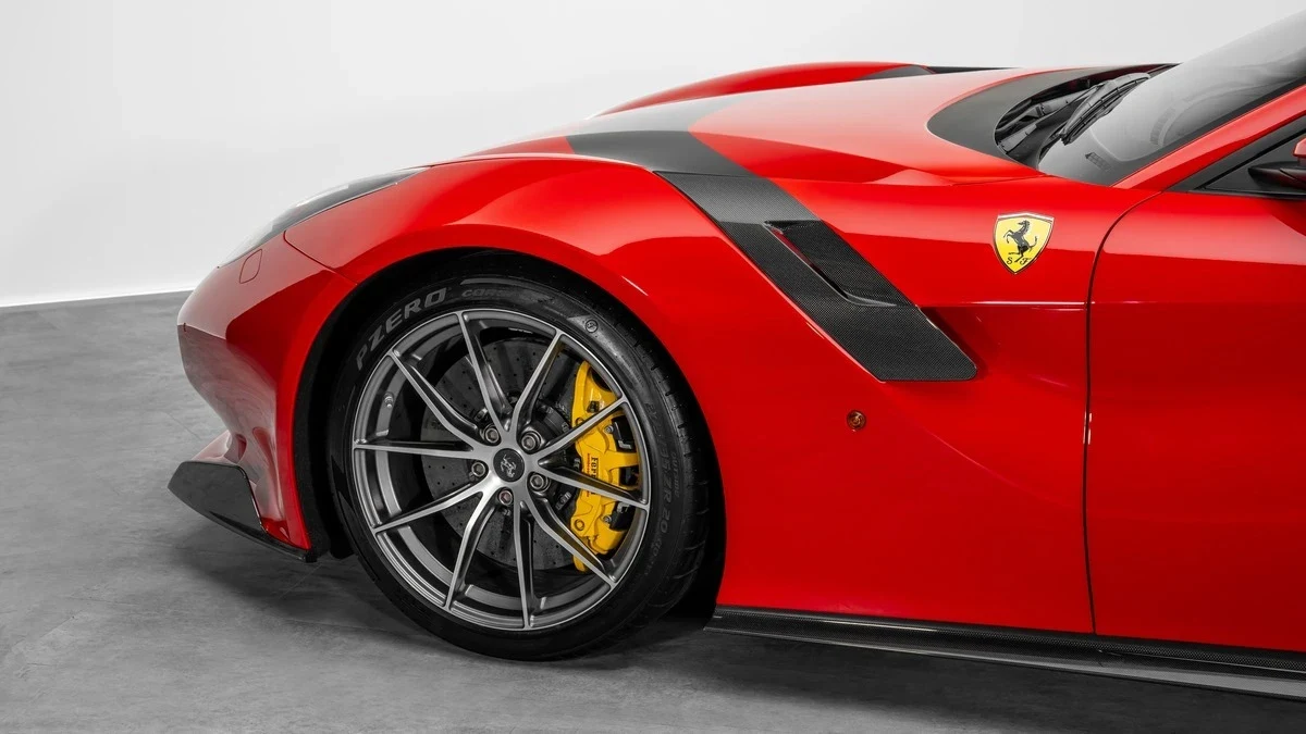 Ferrari F12tdf, 9/10