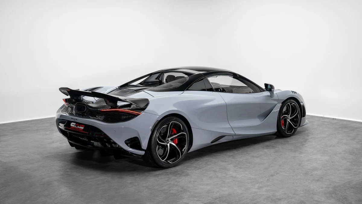 McLaren 750S Spider, 2/10