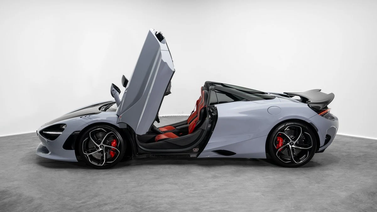 McLaren 750S Spider, 5/10