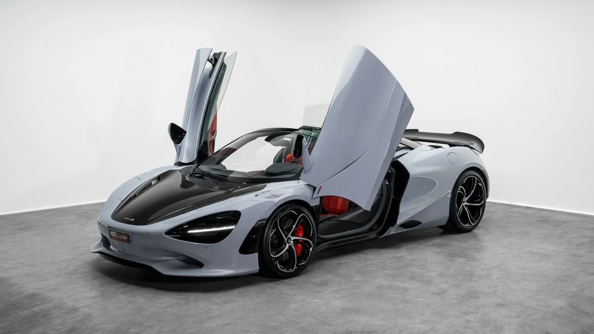 McLaren 750S Spider, 6/10