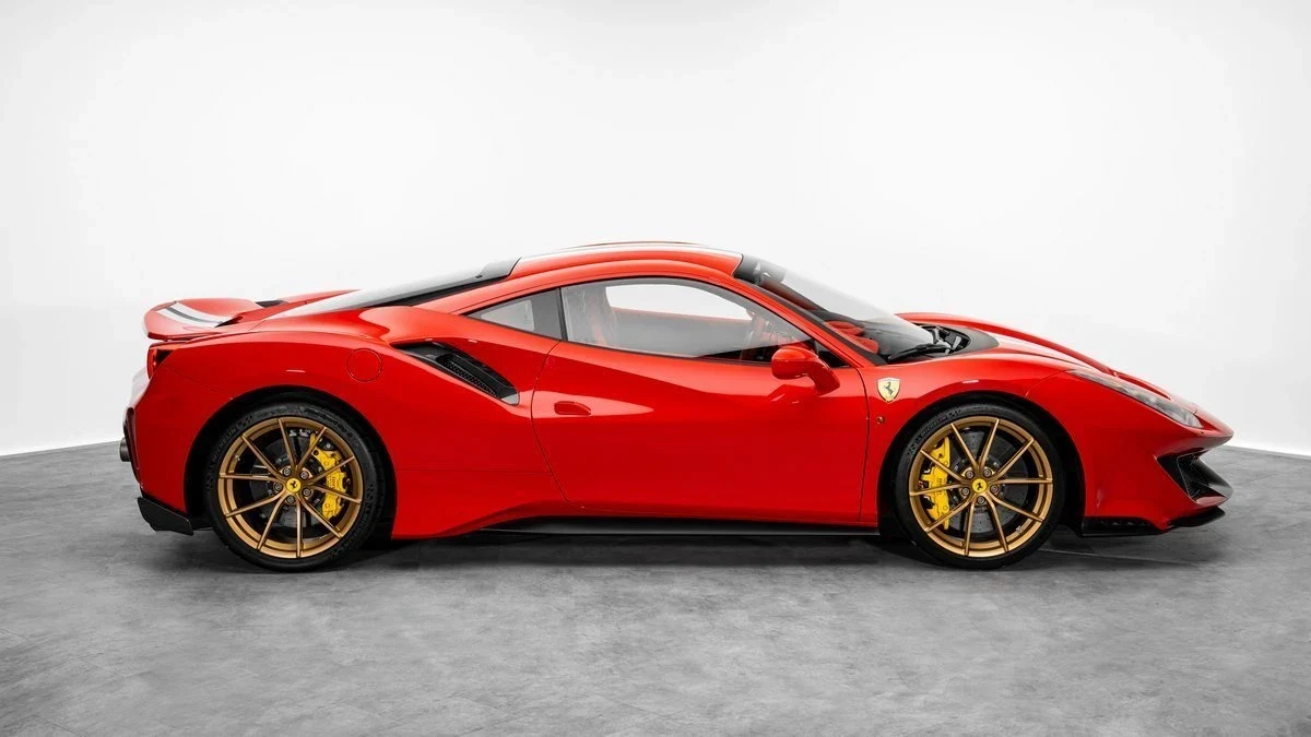 Ferrari 488 Pista, 2/10