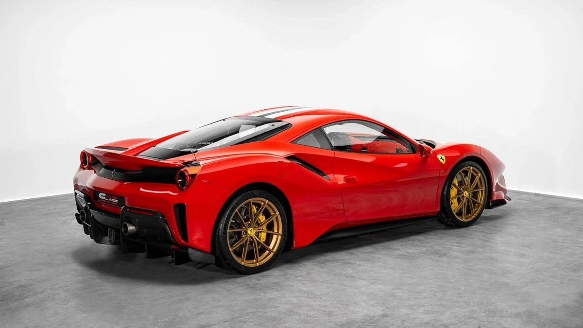 Ferrari 488 Pista, 3/10