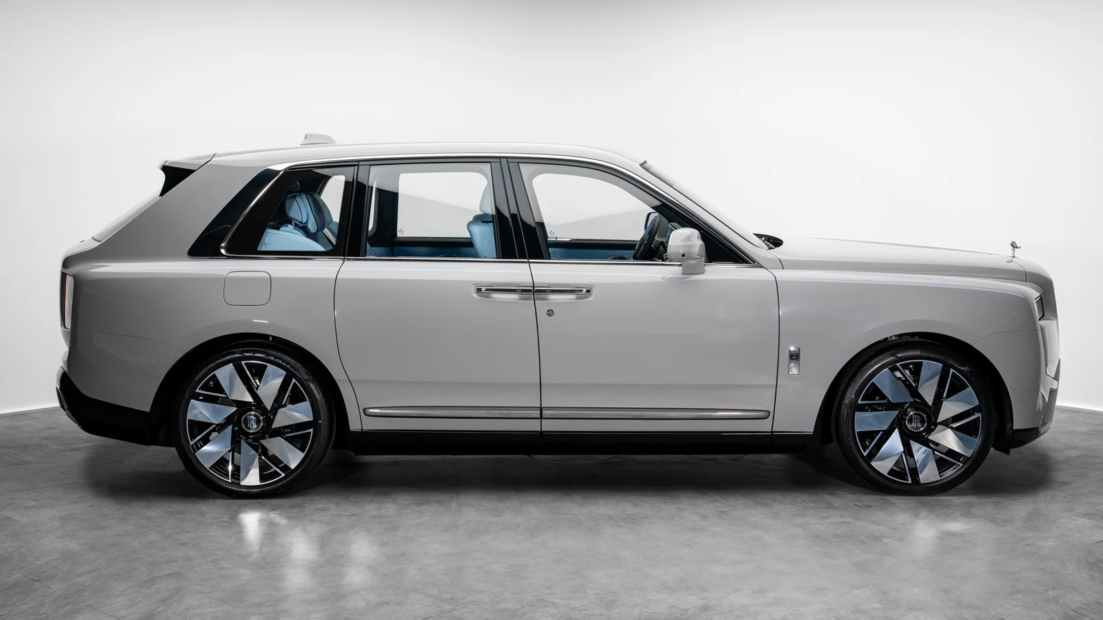 Rolls-Royce Cullinan, 2/10