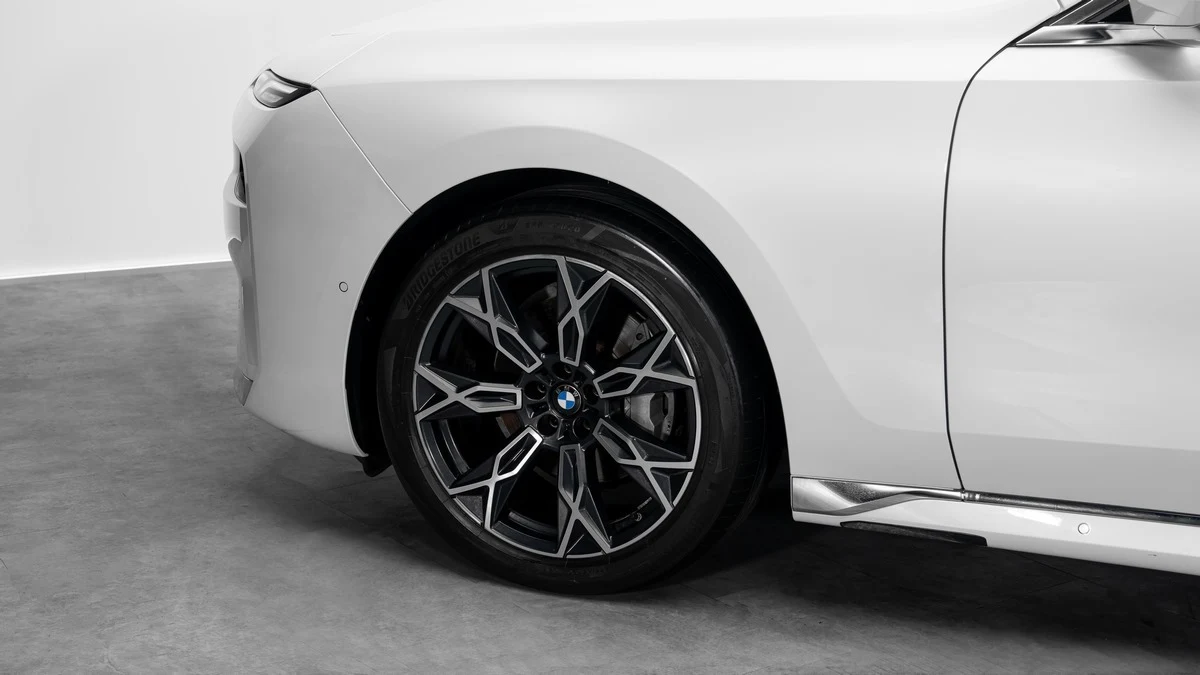 BMW 735i, 8/10