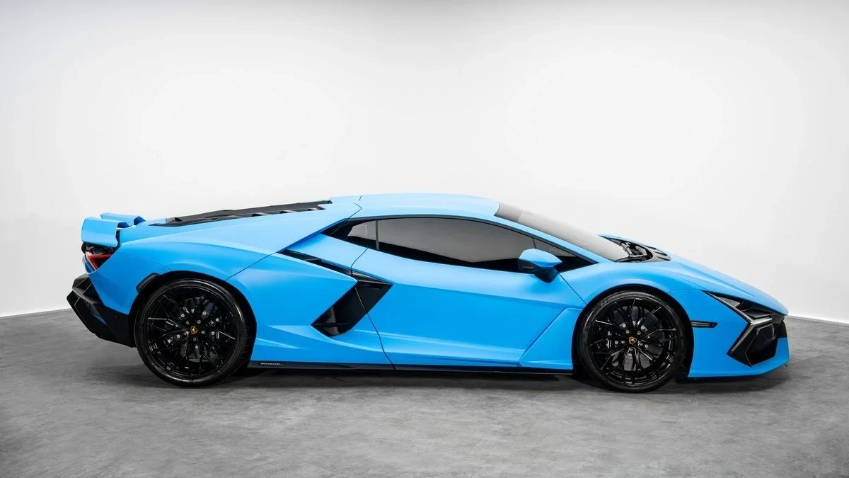 Lamborghini Revuelto, 3/10