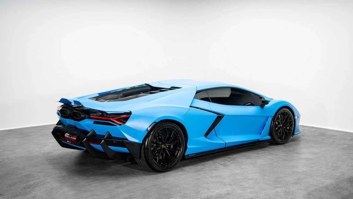 Lamborghini Revuelto, 4/10