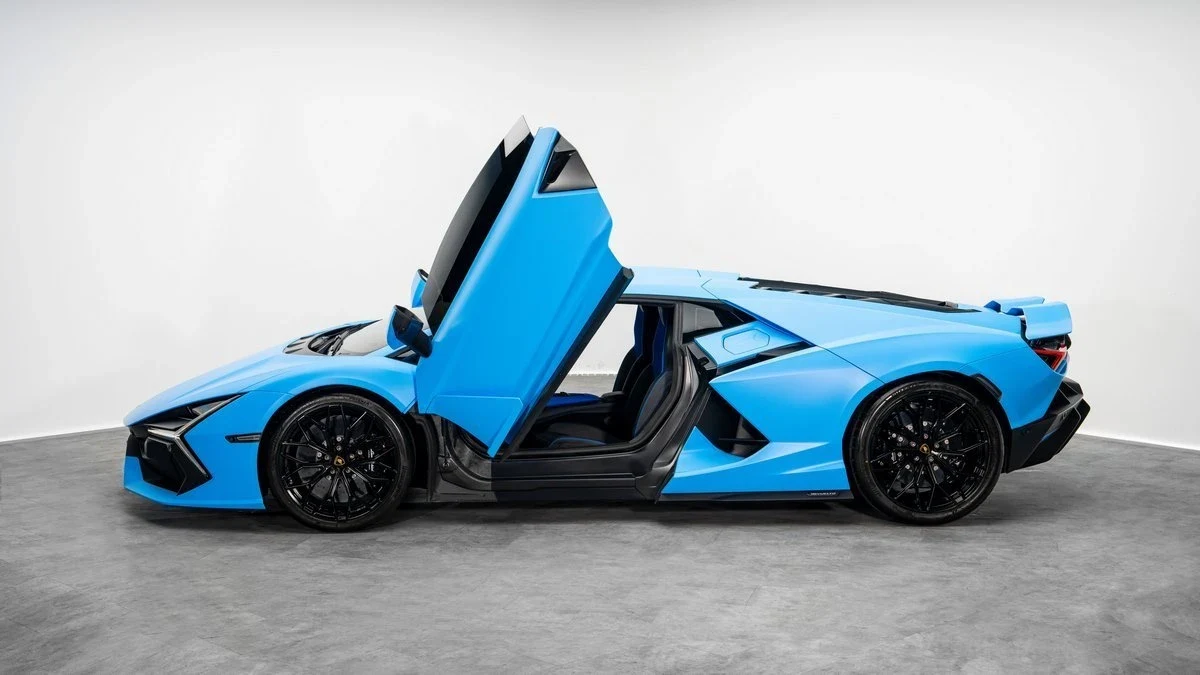 Lamborghini Revuelto, 7/10