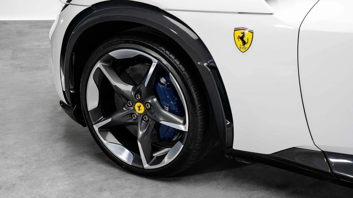 Ferrari Purosangue, 9/10