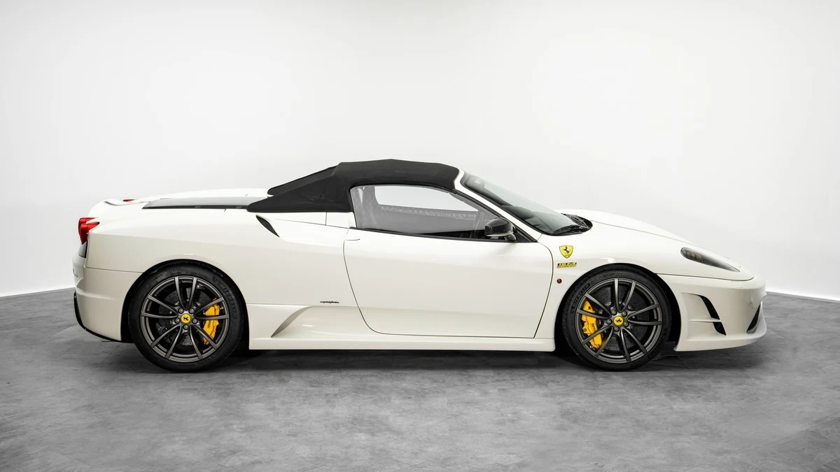 Ferrari Scuderia Spider 16M, 2/10
