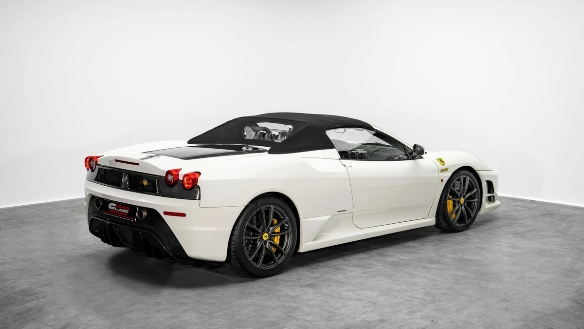 Ferrari Scuderia Spider 16M, 3/10