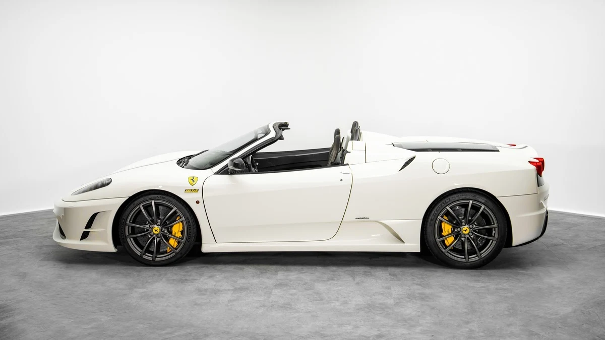 Ferrari Scuderia Spider 16M, 6/10