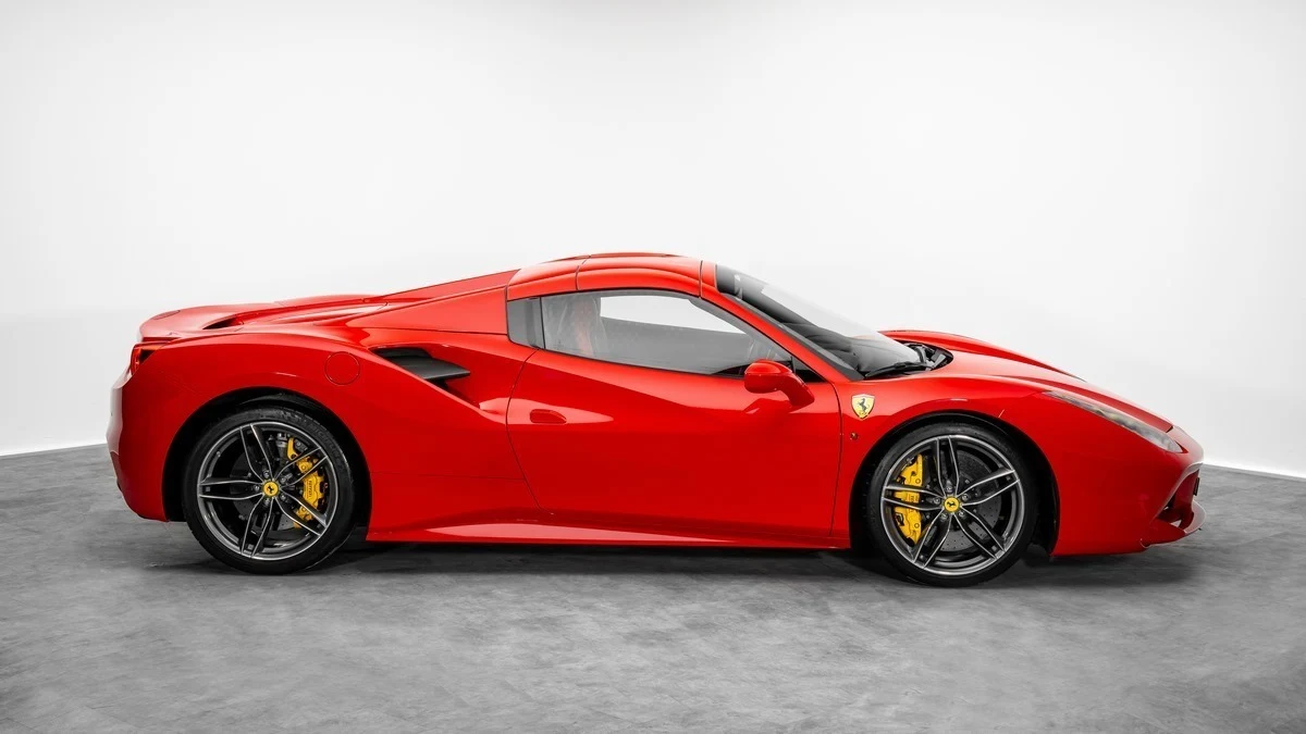 Ferrari 488 Spider, 2/10