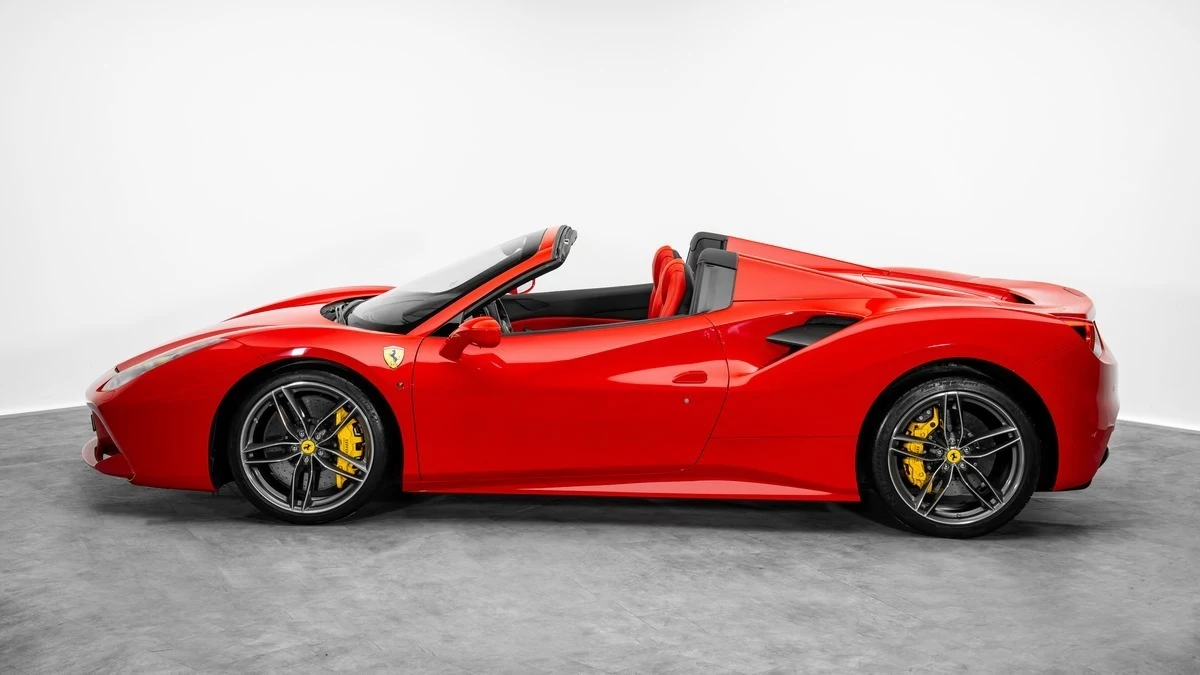 Ferrari 488 Spider, 6/10
