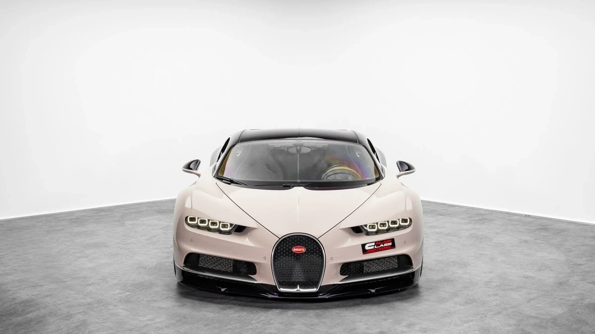 Seller photograph: Bugatti Chiron Cream / Purple