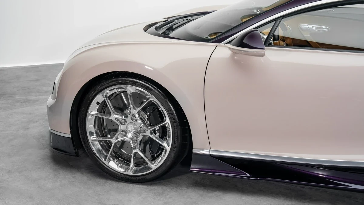 Bugatti Chiron, 8/10