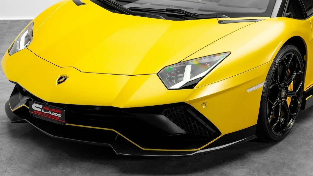 Seller photograph: Lamborghini Aventador LP780-4 Ultimae Roadster Giallo Fides