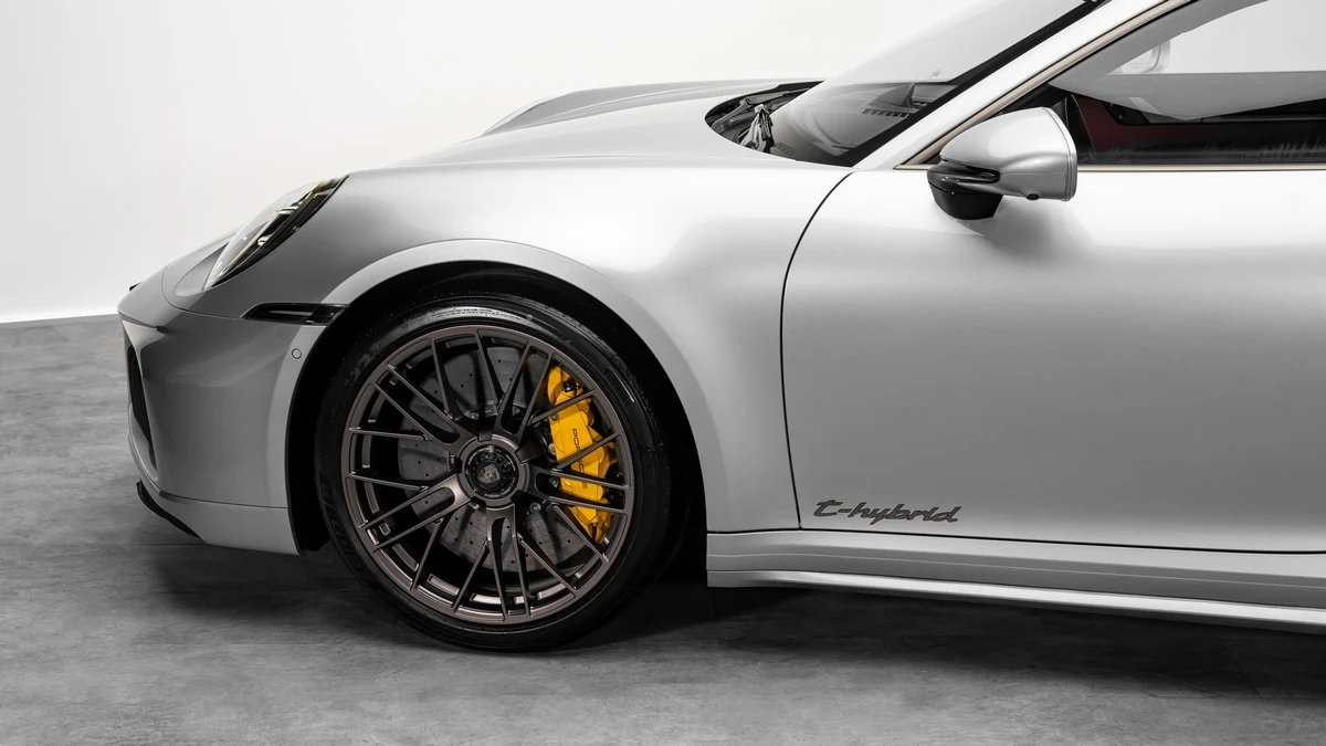 Porsche 911 Turbo S (992.2), 8/10