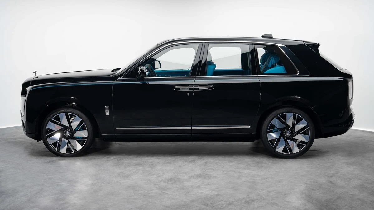 Rolls-Royce Cullinan, 2/10