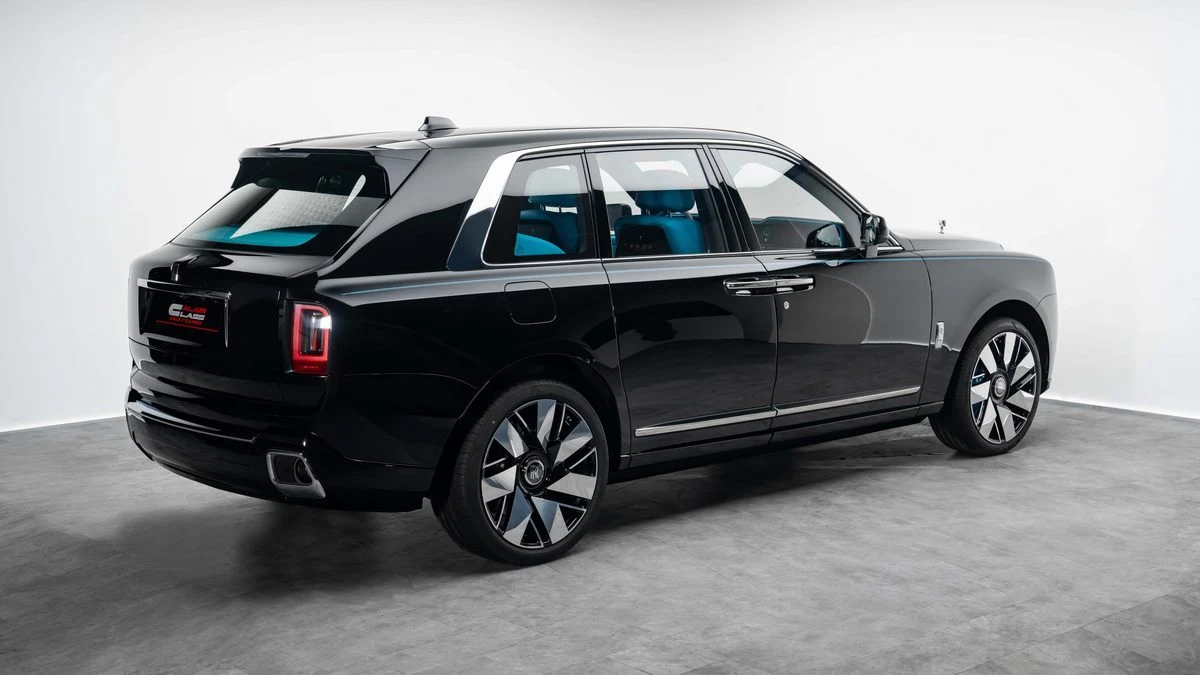 Rolls-Royce Cullinan, 4/10