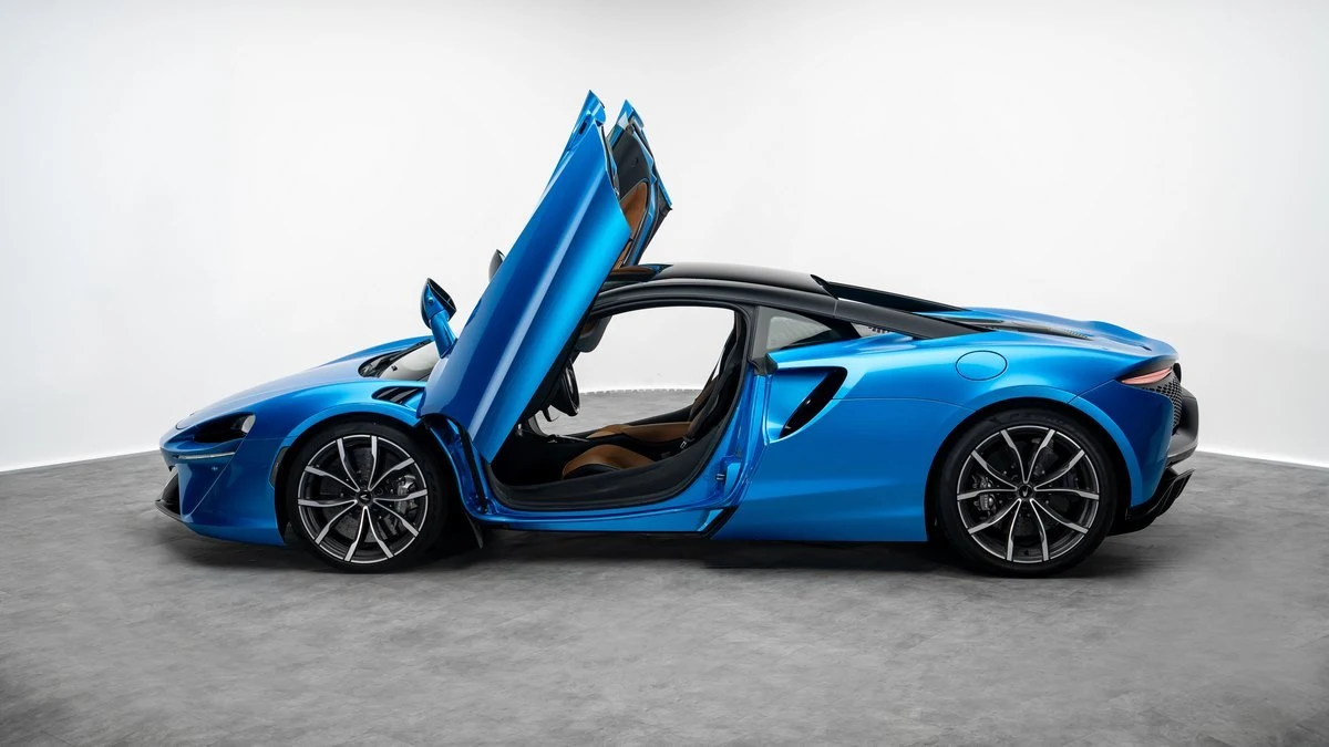 McLaren Artura, 2/10