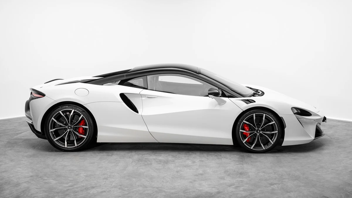 McLaren Artura, 2/10