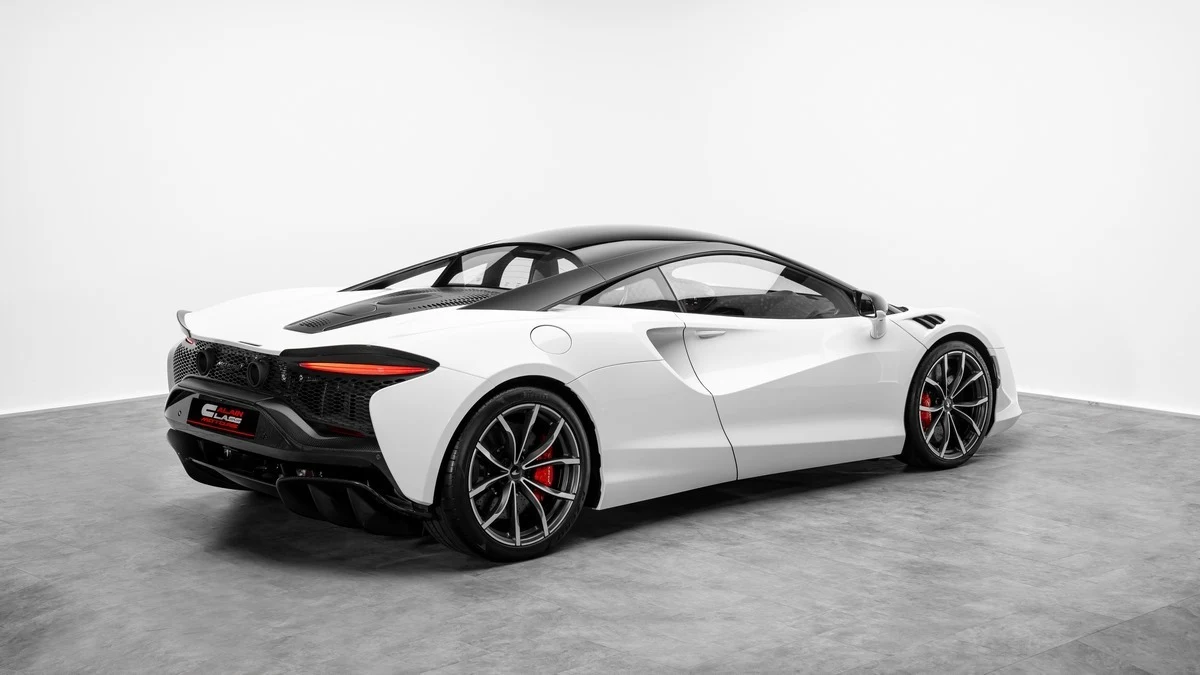 McLaren Artura, 3/10