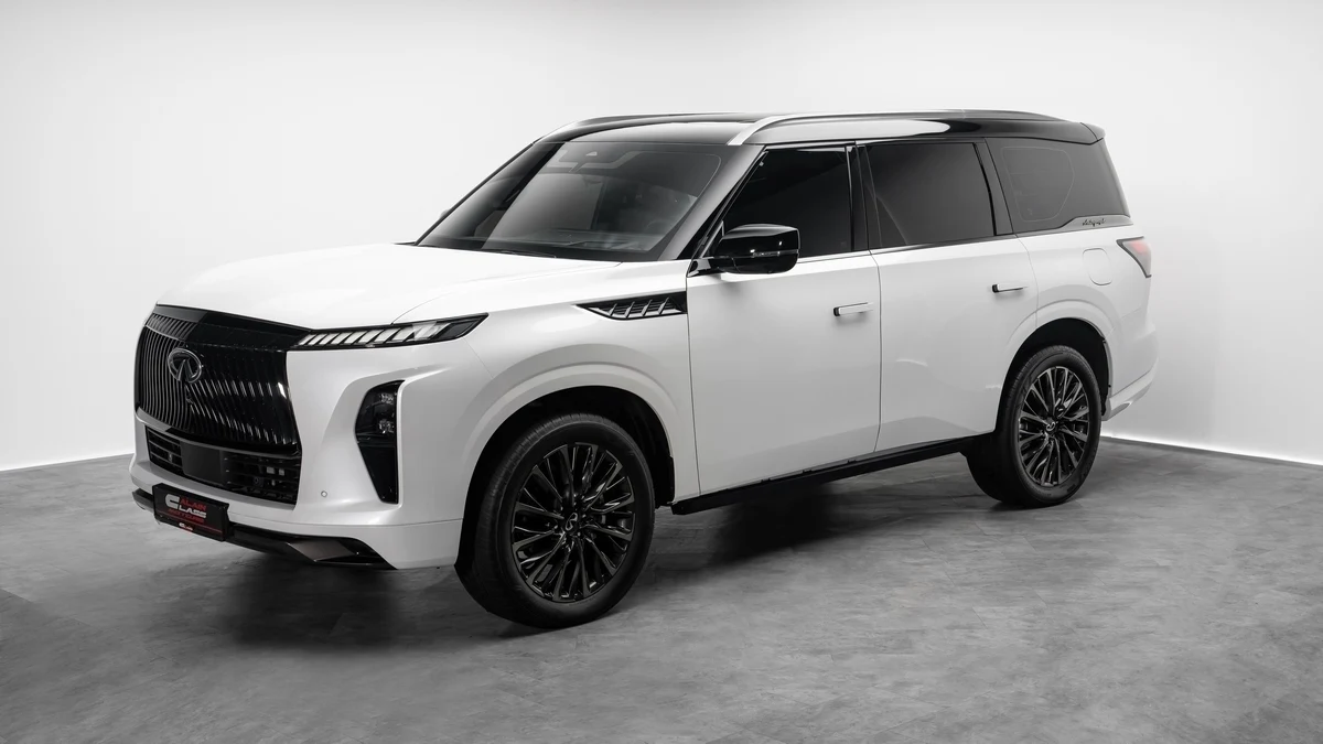 Seller photograph: Infiniti QX80 Autograph White