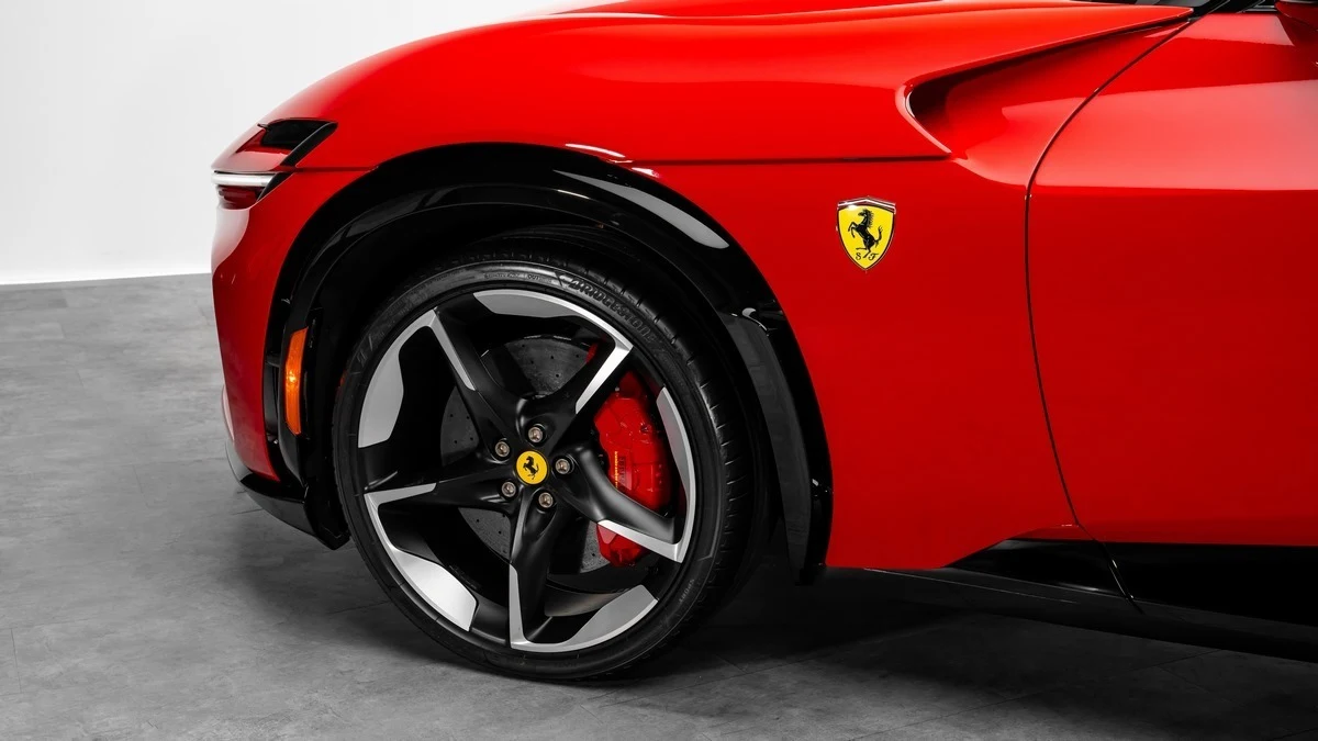 Ferrari Purosangue, 8/10