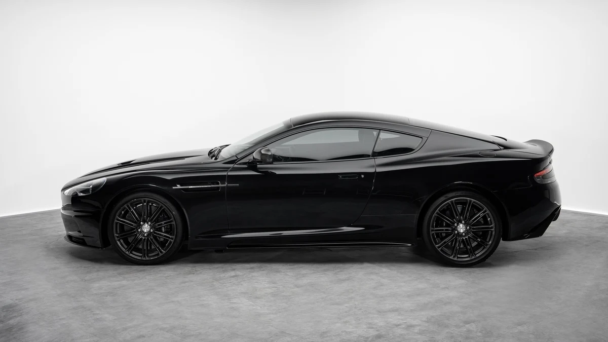 Aston Martin DBS Ultimate, 2/10
