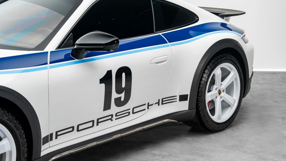 Porsche 911 Dakar (992), 9/10