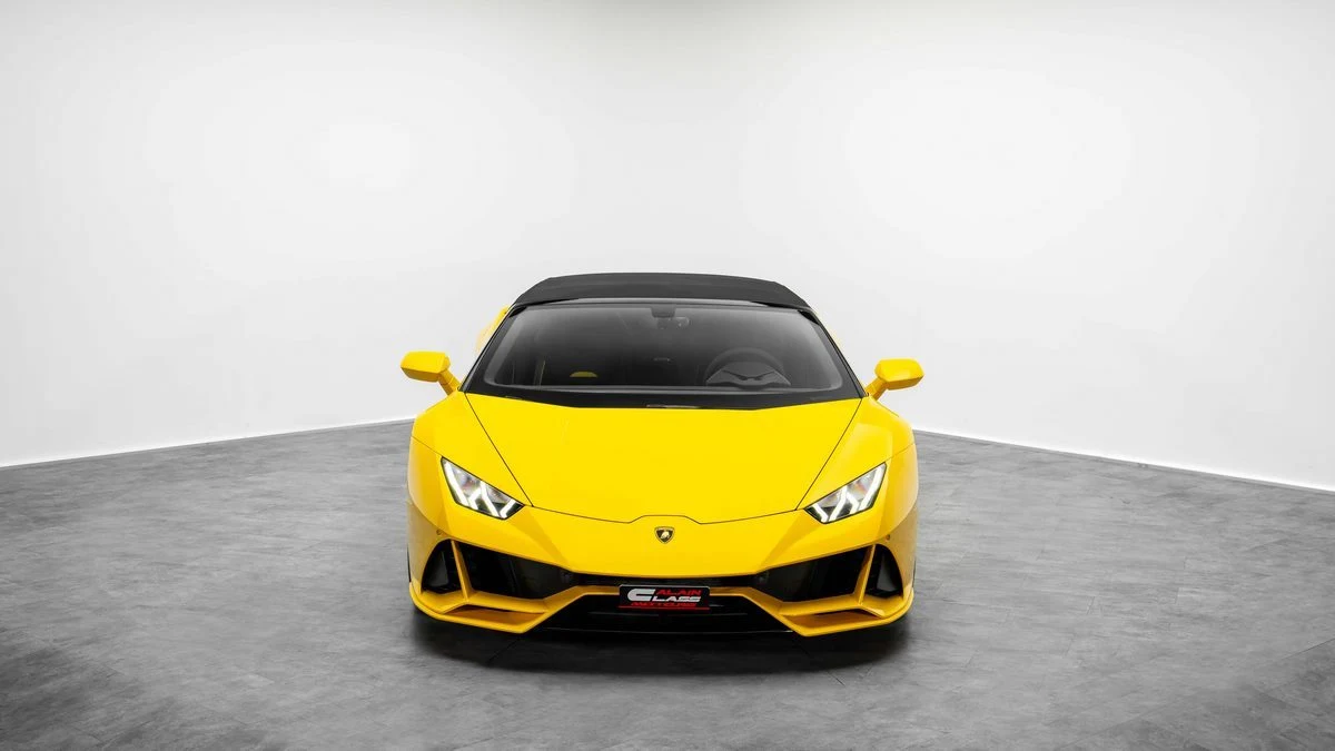 Seller photograph: Lamborghini Huracán EVO Spyder Giallo Inti