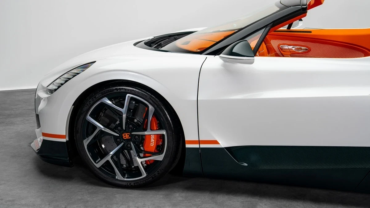 2025 Bugatti W16 Mistral for sale, exterior, White | Green Carbon Fibre