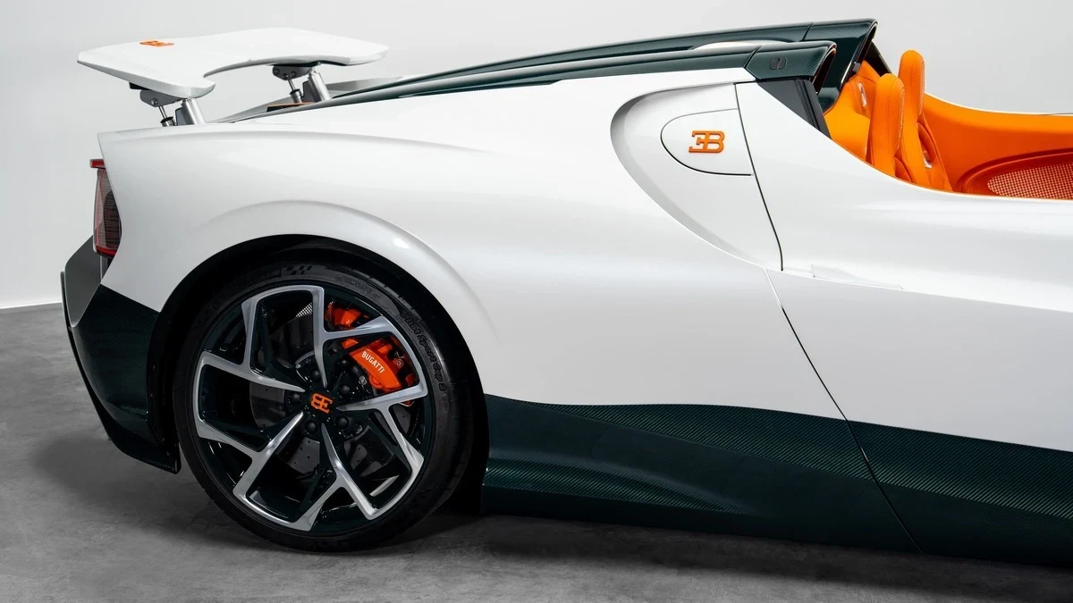 2025 Bugatti W16 Mistral for sale, exterior, White | Green Carbon Fibre
