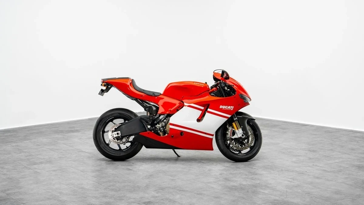 2008 Ducati Desmosedici RR for sale, exterior, Red and White