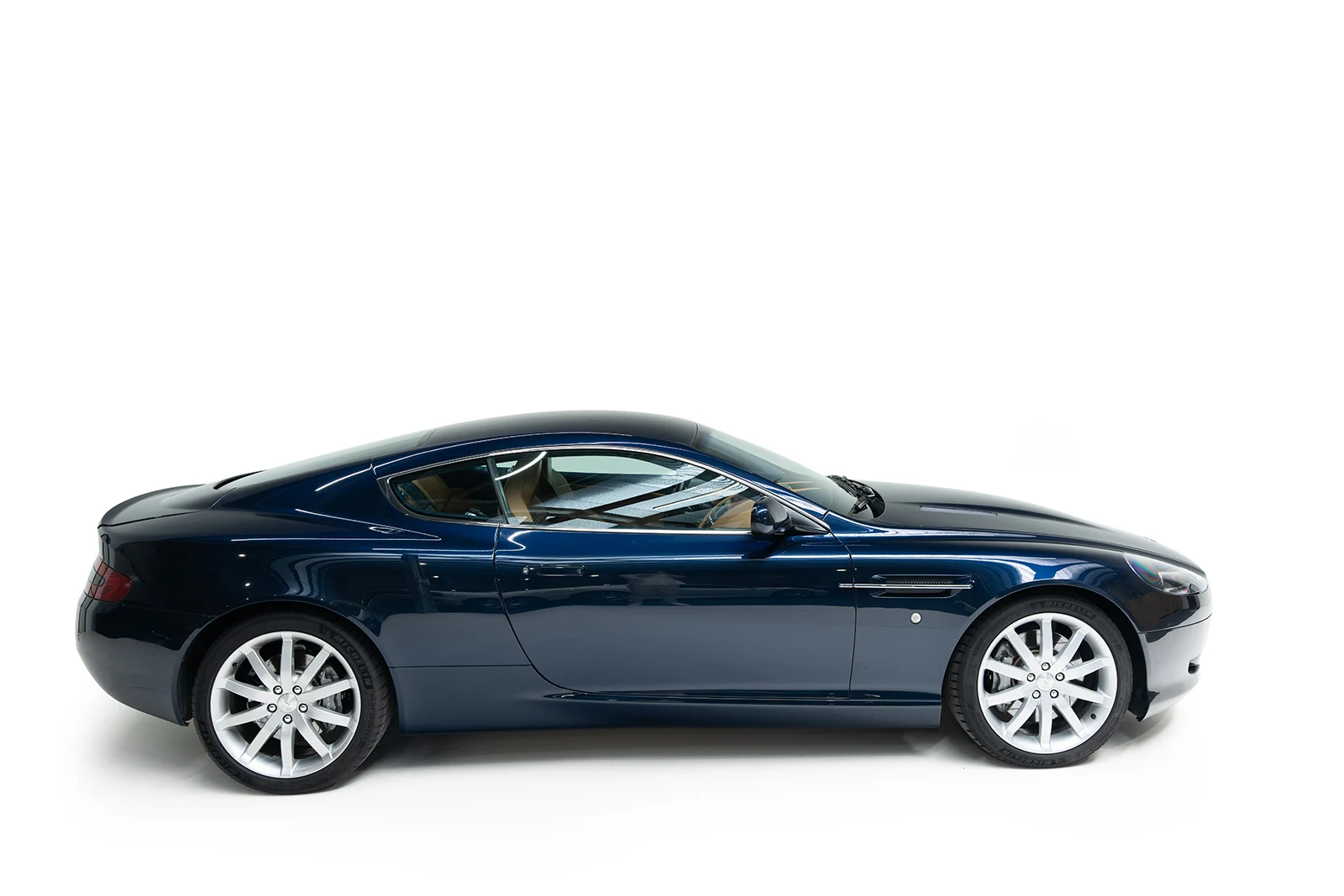 Aston Martin DB9, 4/9