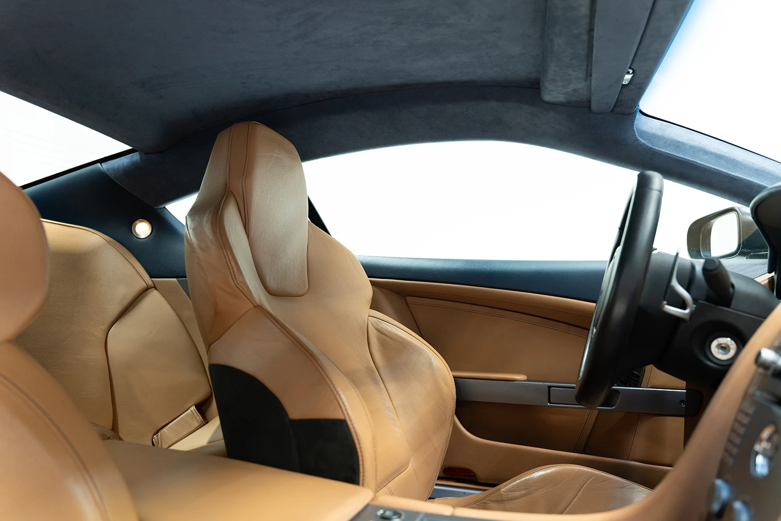 Aston Martin DB9, 8/9