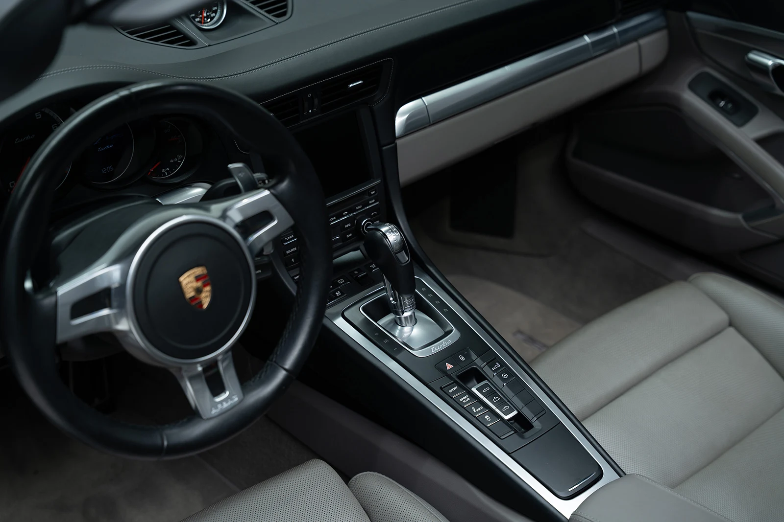 Porsche 911 Turbo Cabriolet (991), 8/9