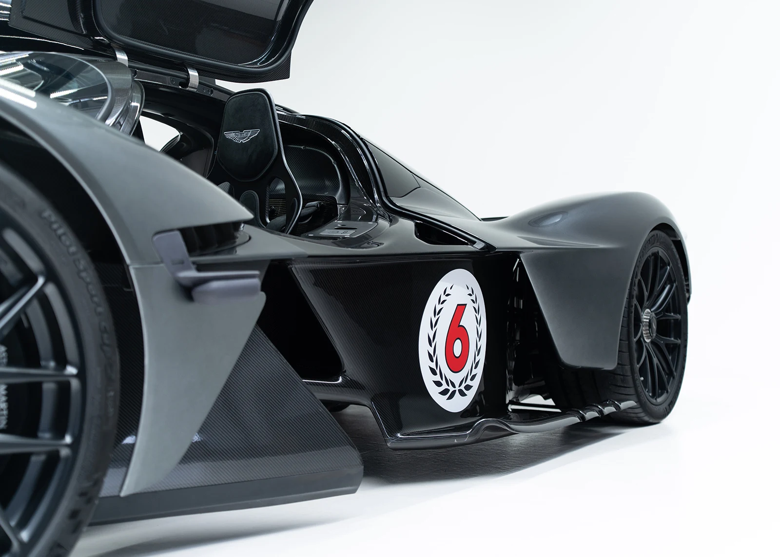 Aston Martin Valkyrie, 5/9