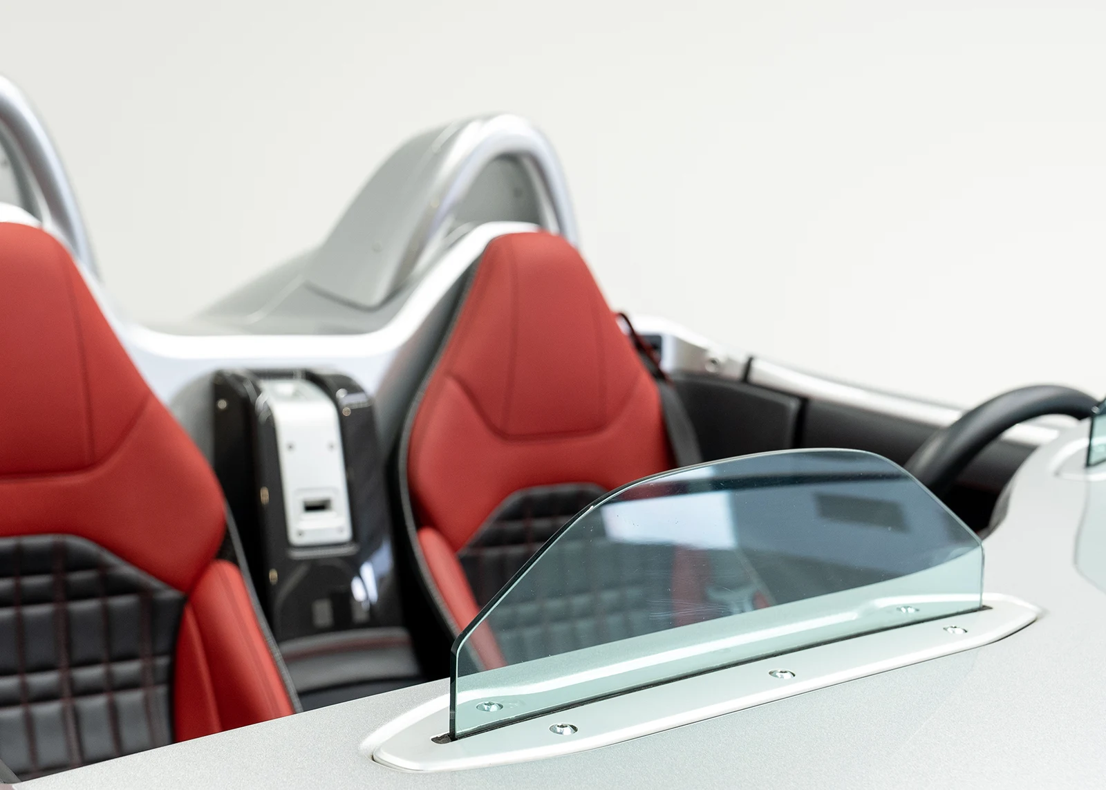 Mercedes-Benz SLR McLaren Stirling Moss, 8/9