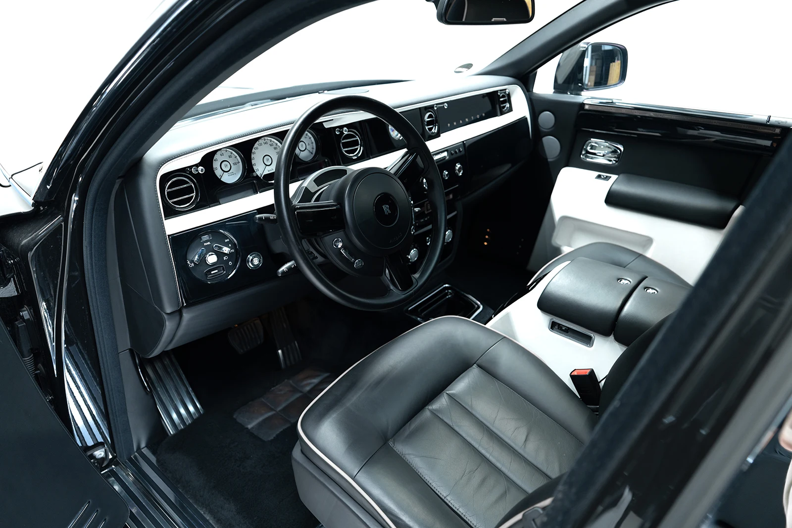 Rolls-Royce Phantom Series II Art Deco Collection, 6/9