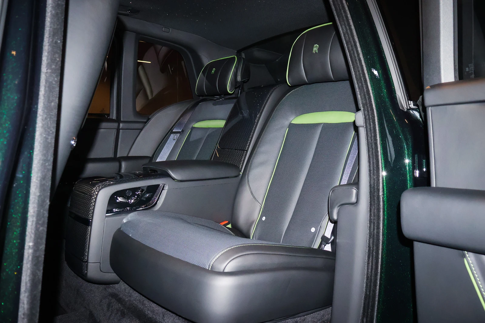 2026 Rolls-Royce Cullinan Series II Black Badge, 8/20
