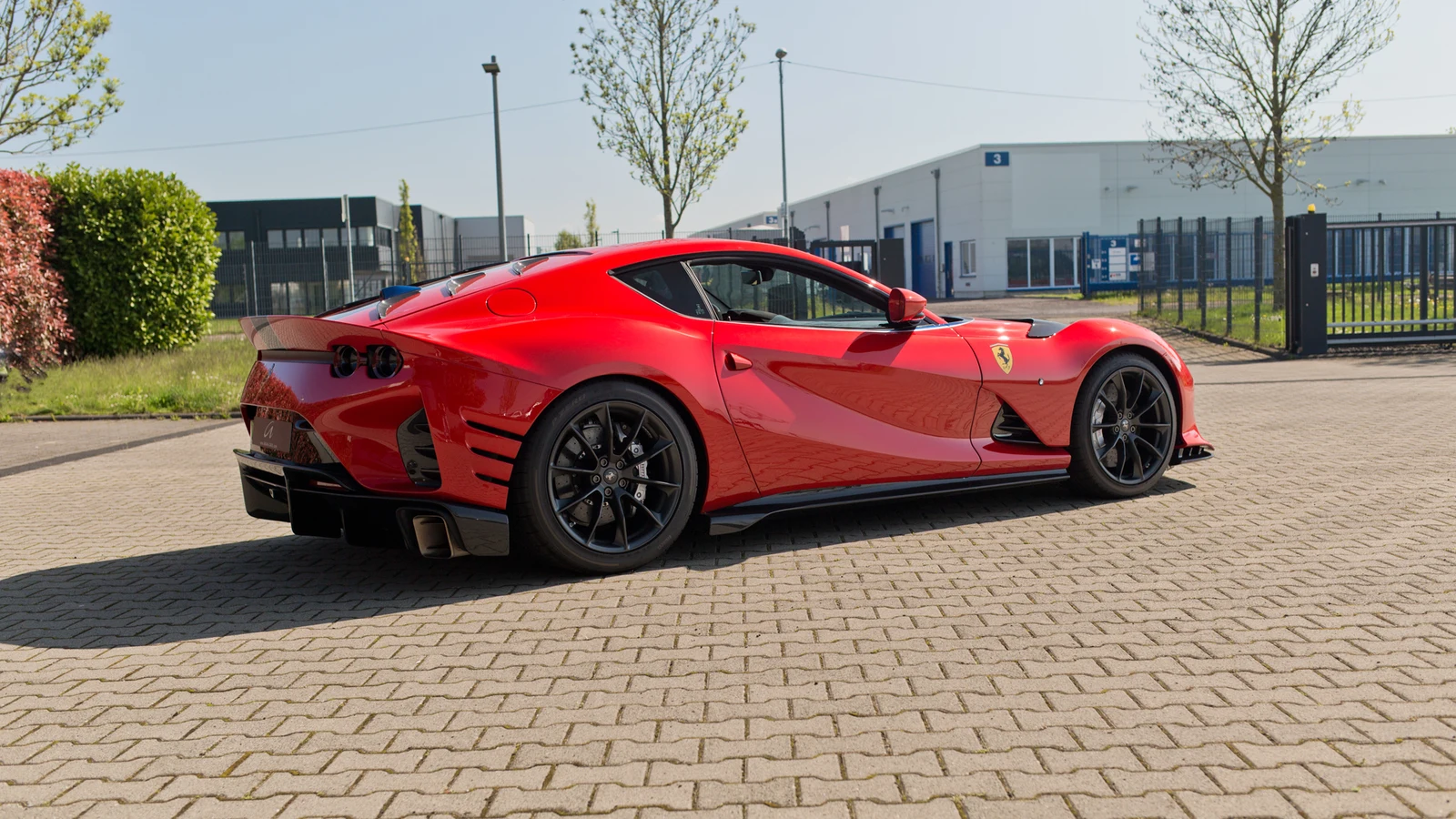 Ferrari 812 Competizione Tailor Made, 8/10