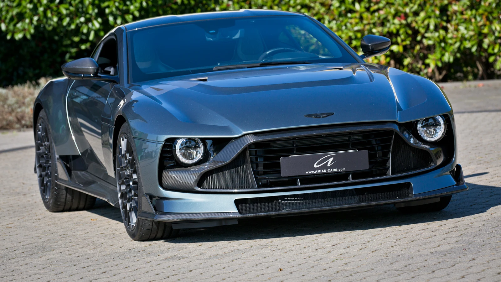 Aston Martin Valour, 4/10