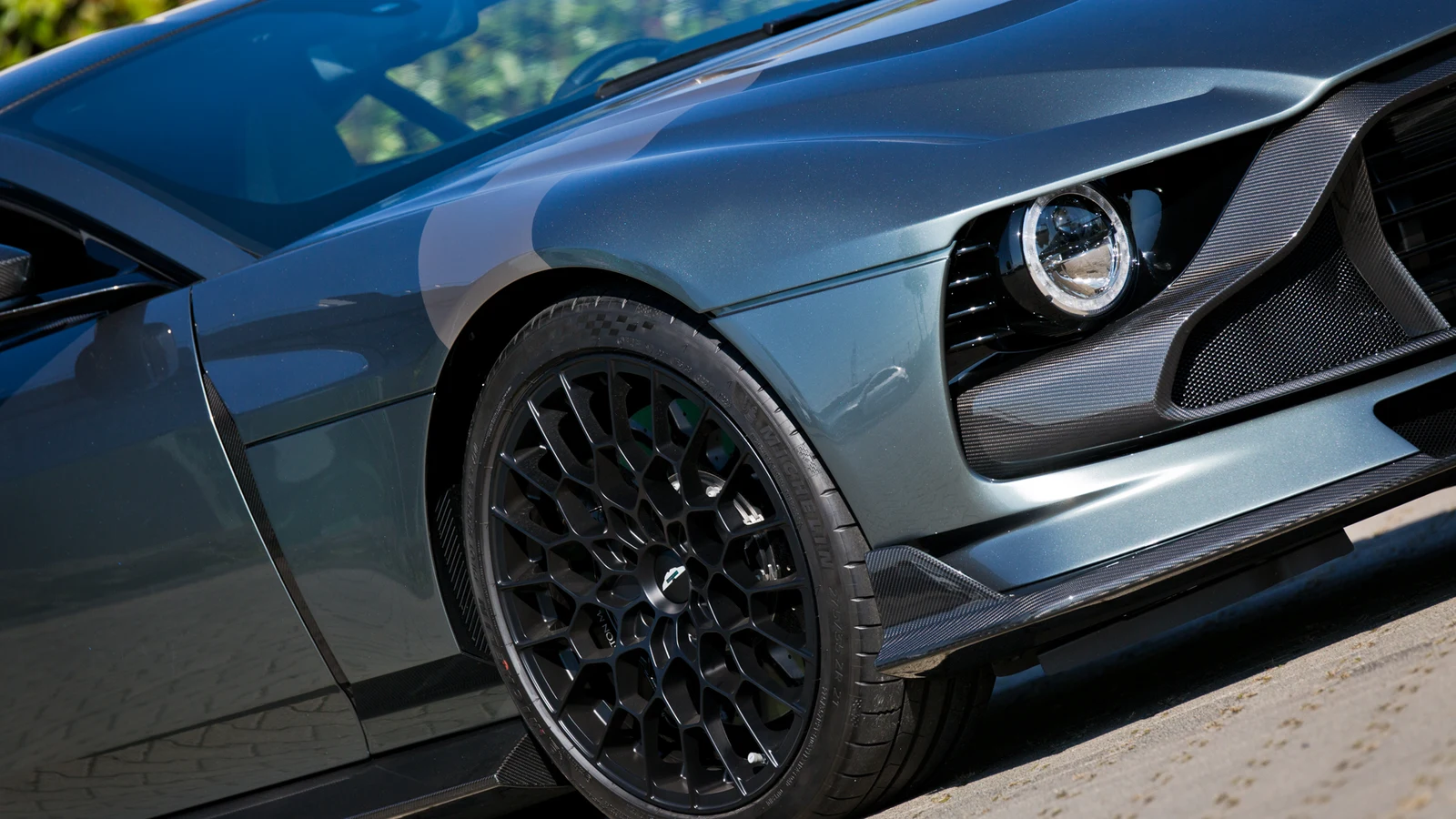 Aston Martin Valour, 7/10
