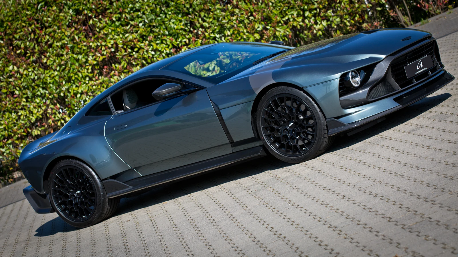 Aston Martin Valour, 9/10