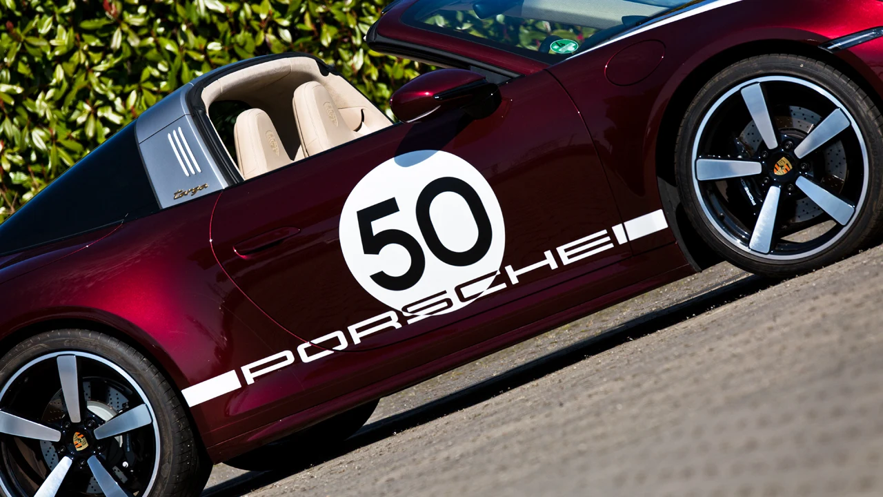 Porsche 911 Targa 4S Heritage Design Edition (992), 6/10