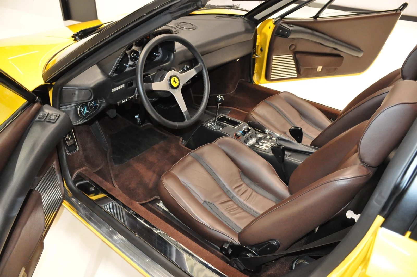 Ferrari 308 GTS, 2/10